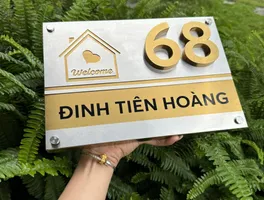 Bảng số nhà inox bạc vàng chữ nổi 3D icon welcome – mặt trước nhìn thẳng Bảng số nhà inox bạc vàng chữ nổi 3D icon welcome hiện đại nhìn thẳng mặt trước